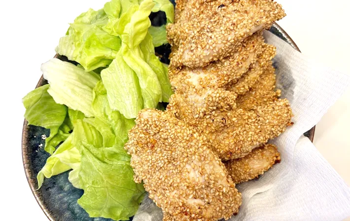 『鶏のゴマ焼き』の完成写真（撮影：エニママ）