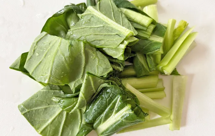 『身体ポカポカ鶏汁』を作る写真（撮影：エニママ）