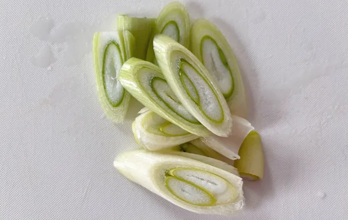 『身体ポカポカ鶏汁』を作る写真（撮影：エニママ）