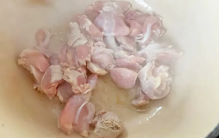 『身体ポカポカ鶏汁』を作る写真（撮影：エニママ）