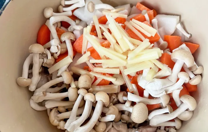 『身体ポカポカ鶏汁』を作る写真（撮影：エニママ）