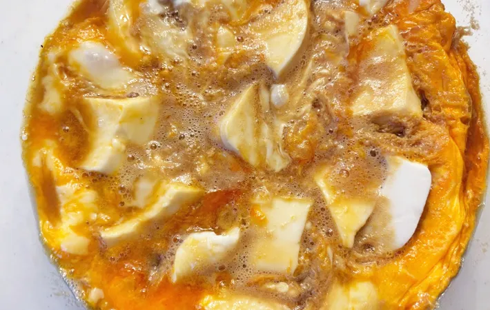 『豆腐の卵とじ』を作る写真（撮影：エニママ）