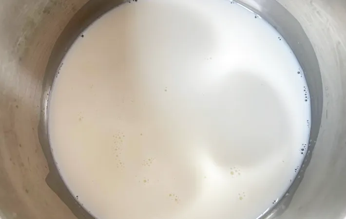 『牛乳寒天』を作る写真（撮影：エニママ）