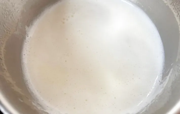 『牛乳寒天』を作る写真（撮影：エニママ）