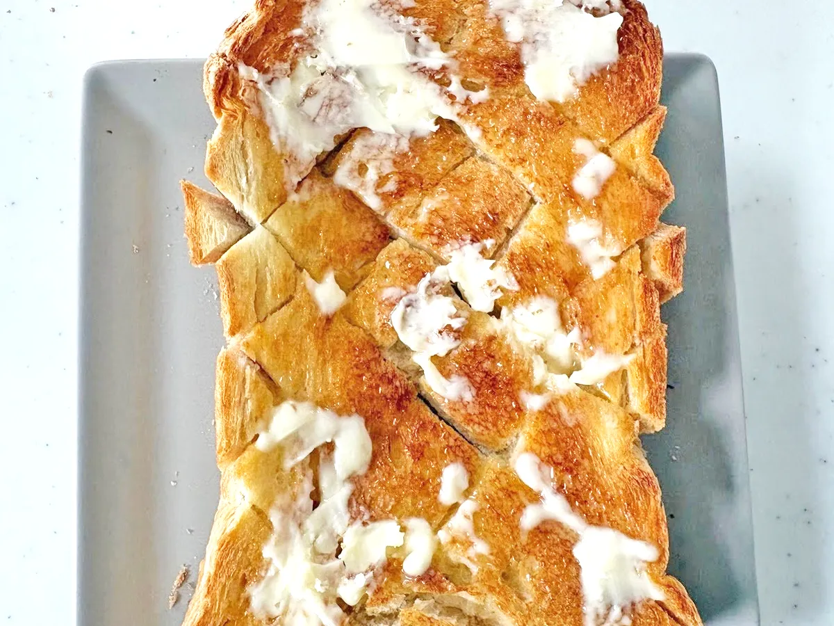 『塩バタートースト』の完成写真(撮影:エニママ)