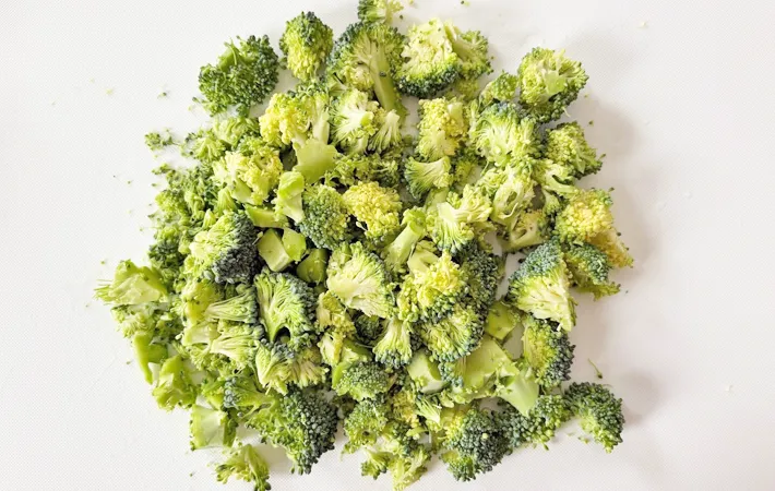 『ブロッコリー春巻き』を作る写真（撮影：エニママ）