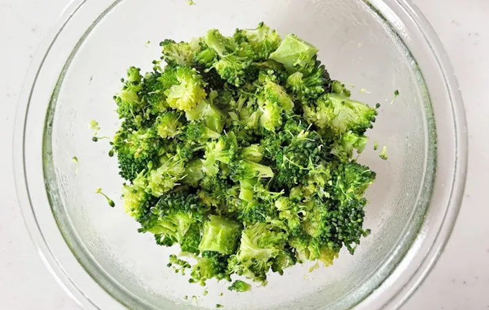 『ブロッコリー春巻き』を作る写真（撮影：エニママ）