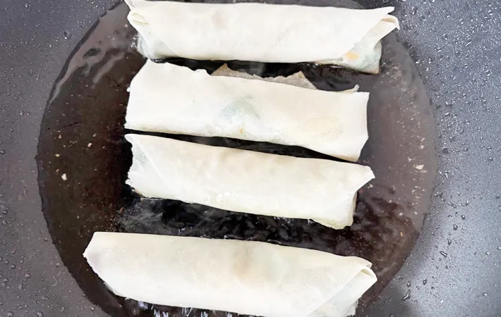 『ブロッコリー春巻き』を作る写真（撮影：エニママ）