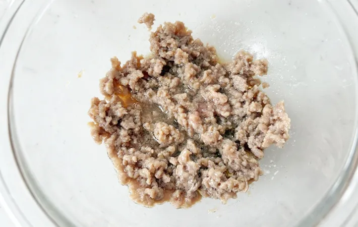 『ひき肉入り玉子焼き』を作る写真（撮影：エニママ）