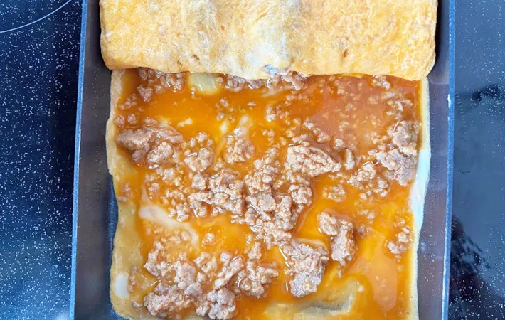 『ひき肉入り玉子焼き』を作る写真（撮影：エニママ）