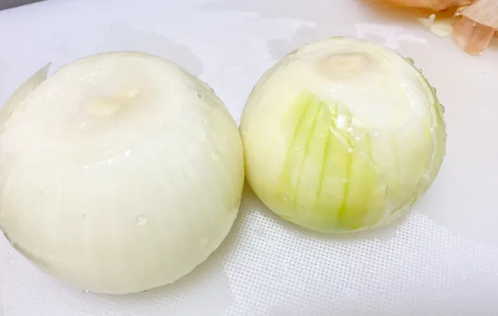 『まるごとたまねぎのスープ野菜』を作る写真（撮影：エニママ）