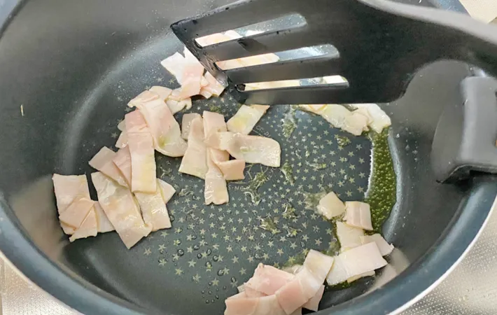 『まるごとたまねぎのスープ野菜』を作る写真（撮影：エニママ）