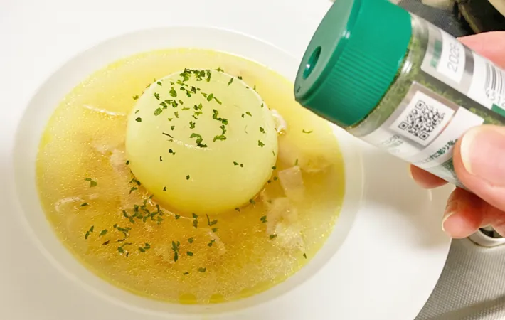 『まるごとたまねぎのスープ野菜』を作る写真（撮影：エニママ）