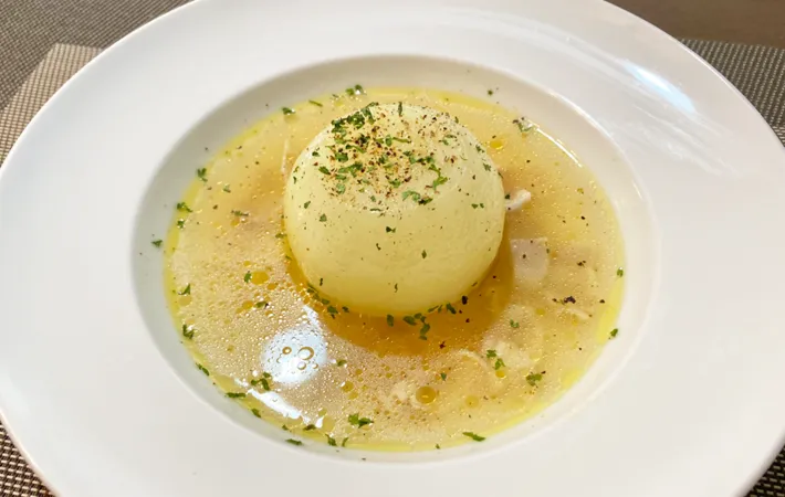 『まるごとたまねぎのスープ野菜』の完成写真（撮影：エニママ）