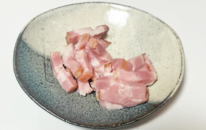 『白菜とベーコンのチーズ焼き』を作る写真（撮影：エニママ）