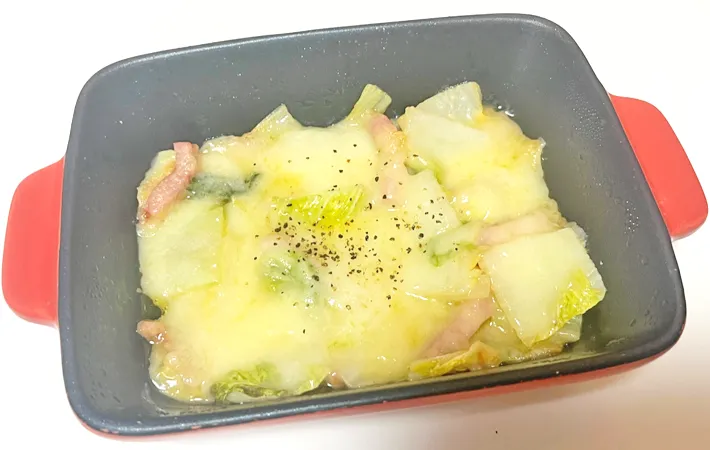 『白菜とベーコンのチーズ焼き』の完成写真（撮影：エニママ）