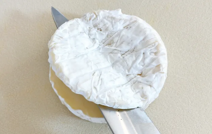 『神速！大胆丸ごとカマンディップチキンラーメン』を作る写真（撮影：エニママ）