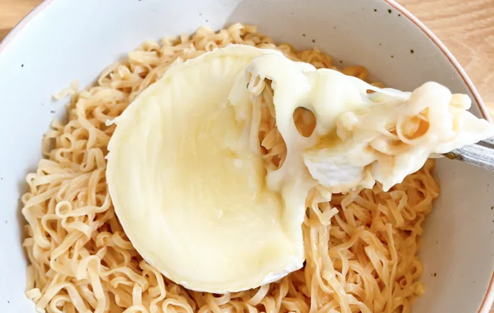 『神速！大胆丸ごとカマンディップチキンラーメン』の完成写真（撮影：エニママ）