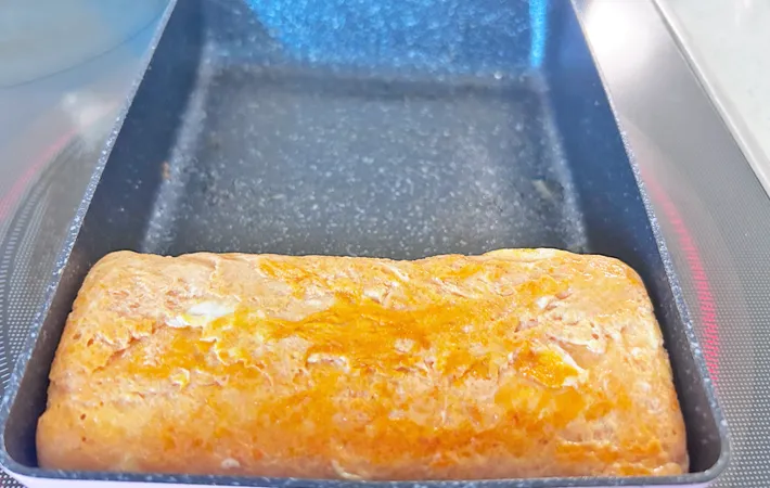 『トマトジュースでだし巻き』を作る写真（撮影：エニママ）