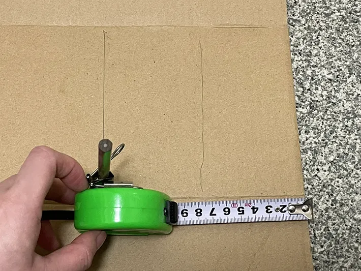 線を引く写真（撮影：grapeライフハック編集部）