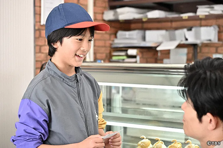 『リブート』に出演する鈴木亮平さんと矢崎滉さんが写る場面写真