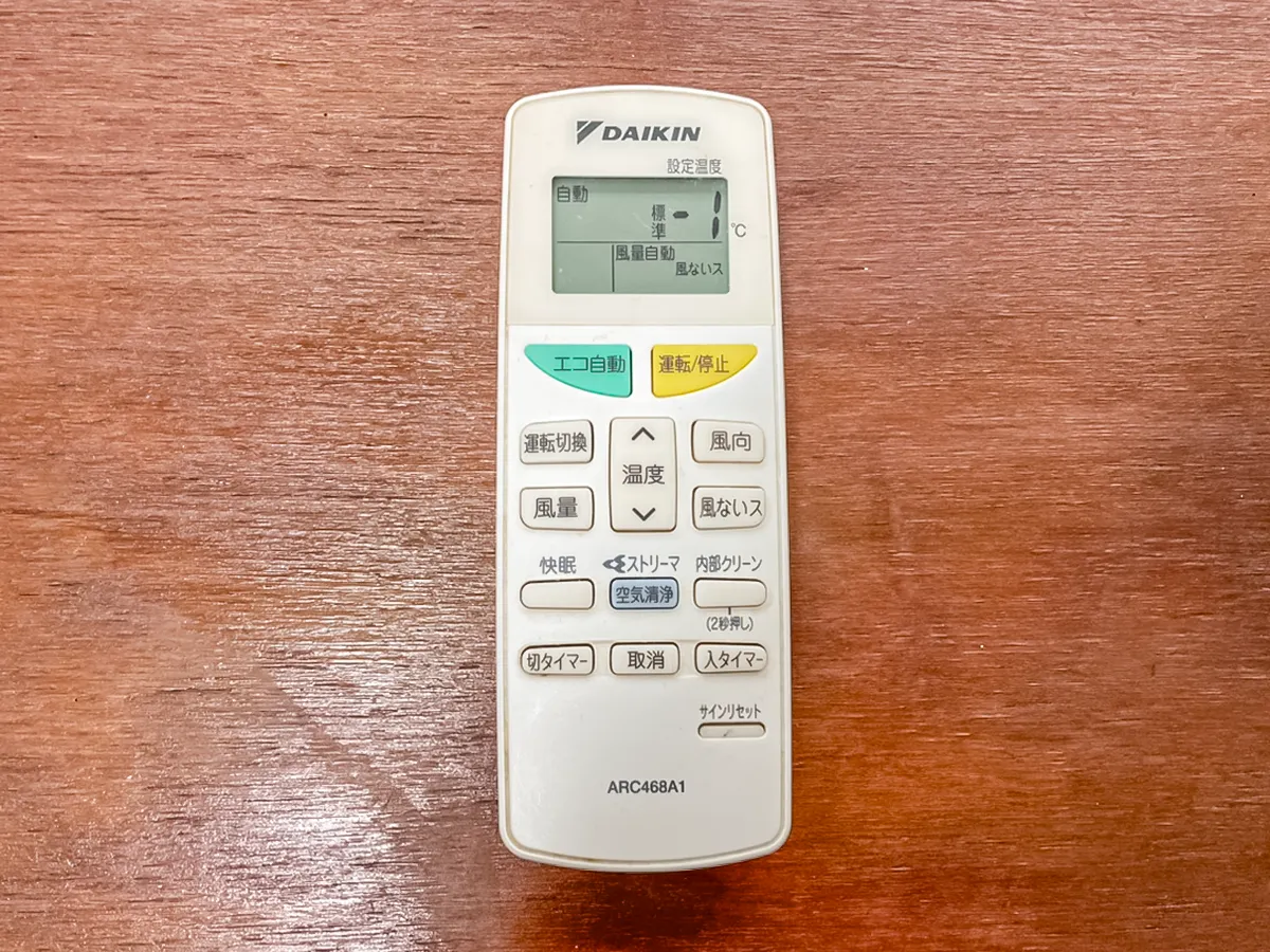 エアコンのリモコンの写真（撮影：grape編集部）