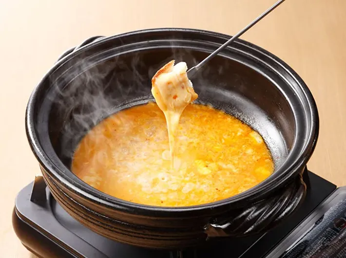 〆のキムチチーズフォンデュの写真