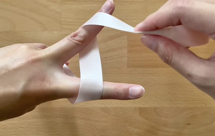 リボン作りの手順写真（撮影：grapeライフハック編集部）