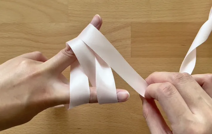 リボン作りの手順写真（撮影：grapeライフハック編集部）