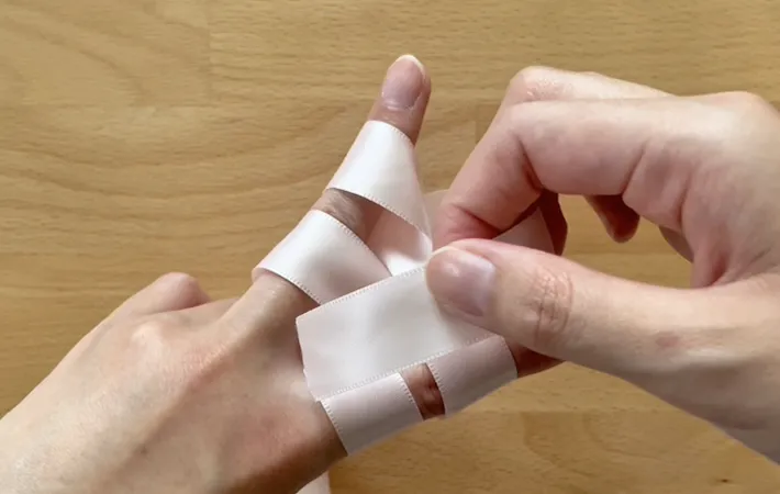 リボン作りの手順写真（撮影：grapeライフハック編集部）