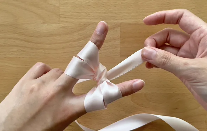 リボン作りの手順写真（撮影：grapeライフハック編集部）