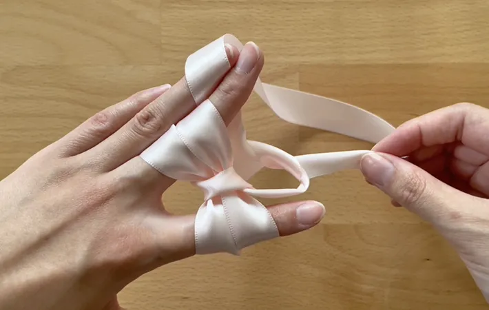 リボン作りの手順写真（撮影：grapeライフハック編集部）