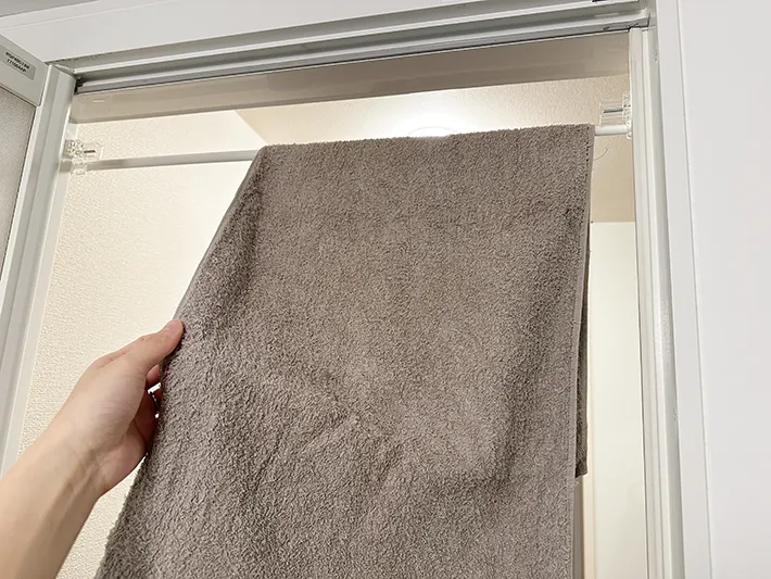 浴室前にタオル掛けを作る方法の画像（撮影：grapeライフハック編集部）