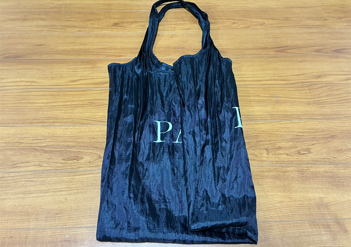 エコバッグのたたみ方（撮影：grapeライフハック編集部）