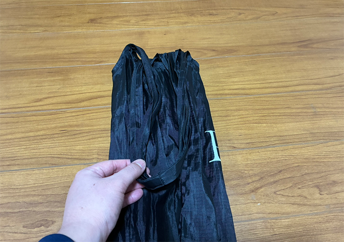 エコバッグのたたみ方（撮影：grapeライフハック編集部）