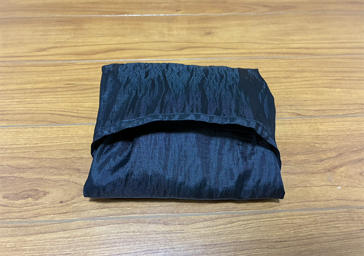 エコバッグのたたみ方（撮影：grapeライフハック編集部）