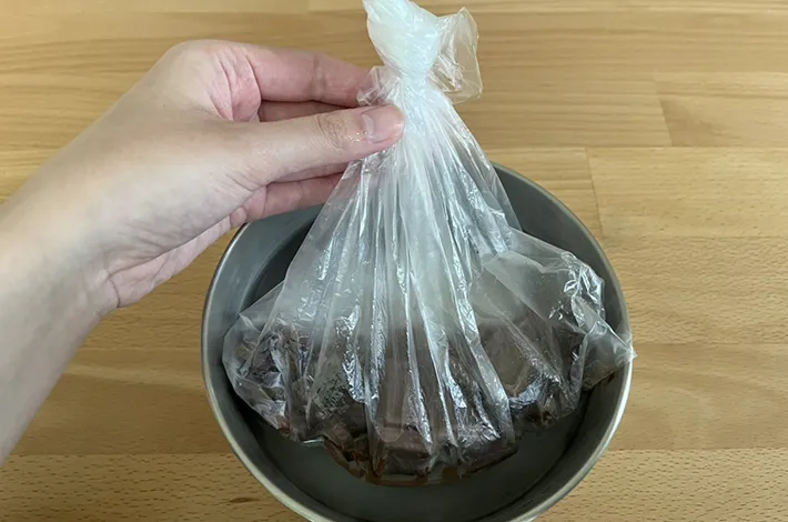 湯煎中のチョコレートの写真（撮影：grapeフード編集部）