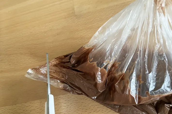 端を切ったアイラップの写真（撮影：grapeフード編集部）