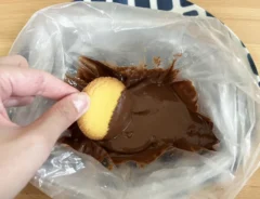 クッキーをつけているチョコレートの写真（撮影：grapeフード編集部）