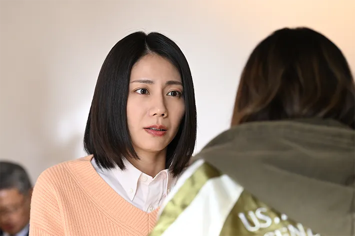 『夫に間違いありません』に出演する松下奈緒さんが写る場面写真