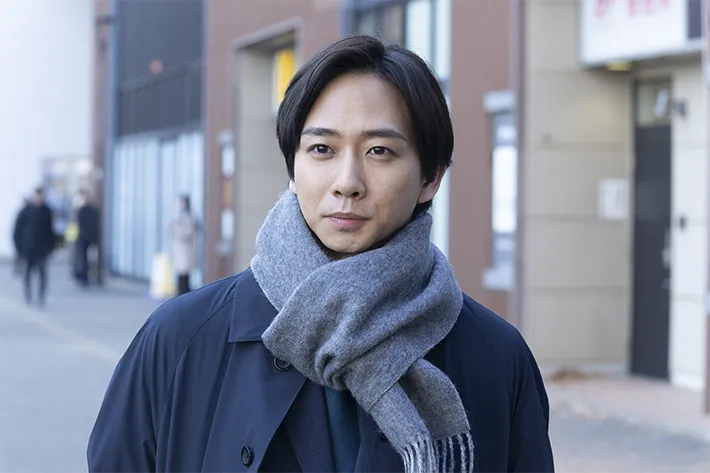 『夫に間違いありません』に出演する中村海人さんが写る場面写真