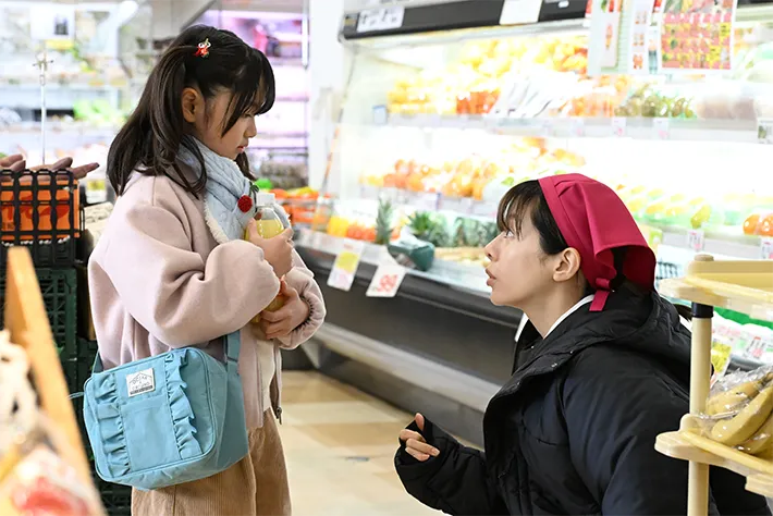 『夫に間違いありません』に出演する桜井ユキさんが写る場面写真