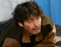 『夫に間違いありません』に出演する安田 顕さんが写る場面写真