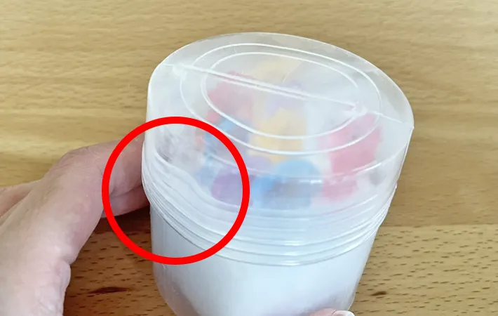 たるんだ爪楊枝ケースの写真（撮影：grapeライフハック編集部）