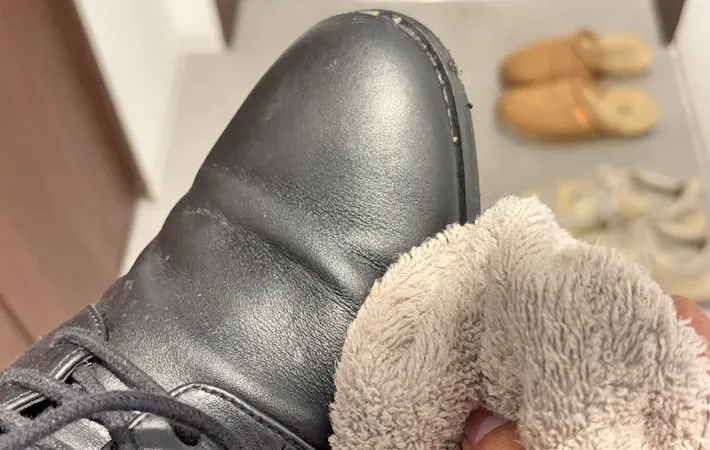 『バナナの皮で靴を磨く』写真（撮影：キジカク）