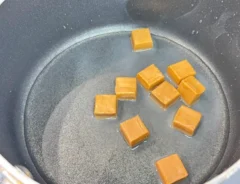 『キャラメルを溶かす方法』の写真（撮影：キジカク）