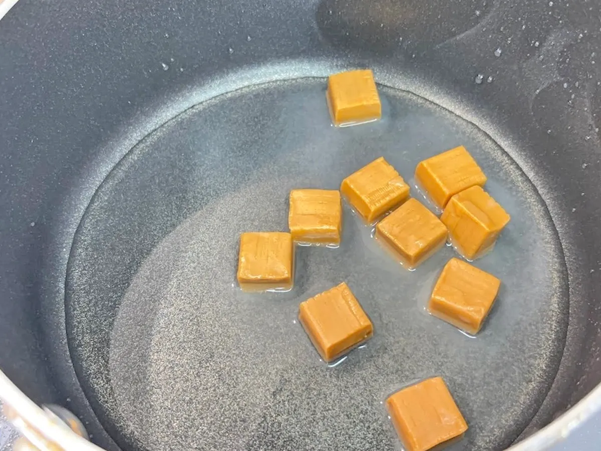 『キャラメルを溶かす方法』の写真（撮影：キジカク）