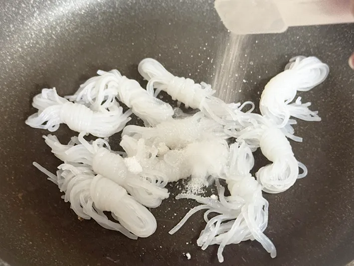 結びしらたきのきんぴらレシピ（撮影：grapeフード編集部）