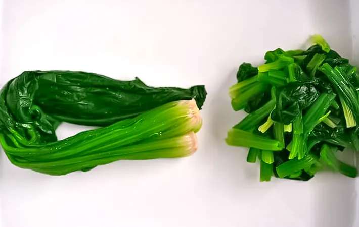 ゆでたほうれん草の写真（撮影：小泉明代）