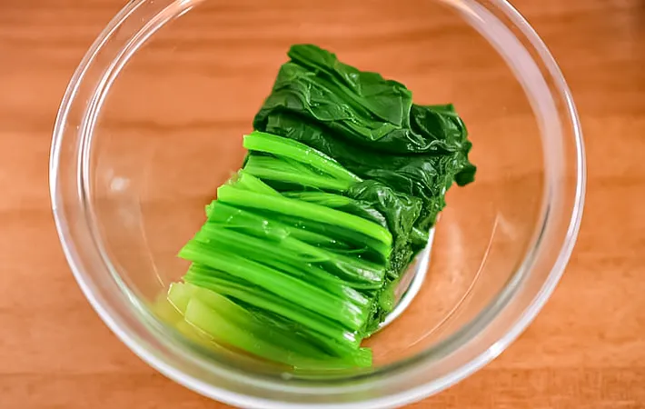 ゆでたほうれん草の写真（撮影：小泉明代）